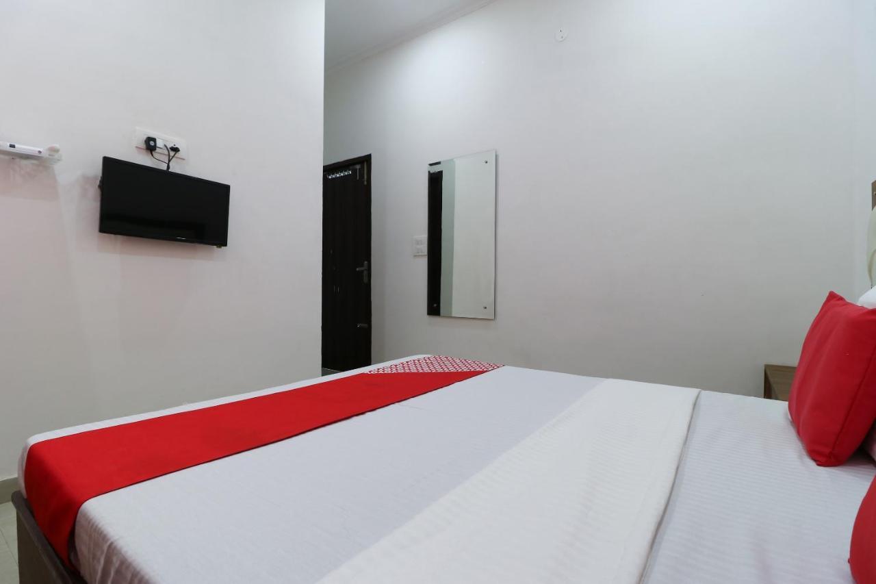 Oyo 64004 Hotel Kartar Zirakpur Esterno foto