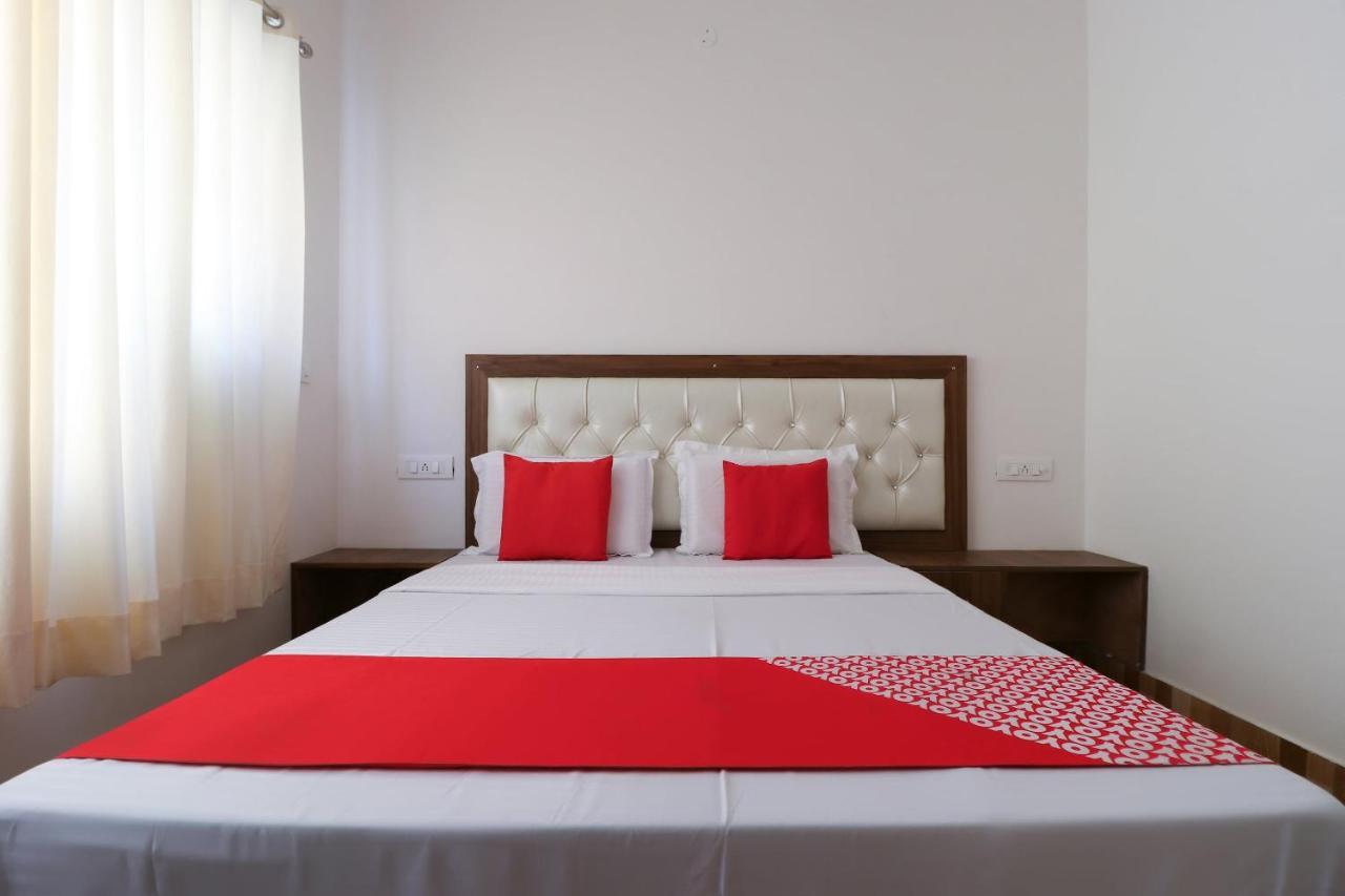 Oyo 64004 Hotel Kartar Zirakpur Esterno foto