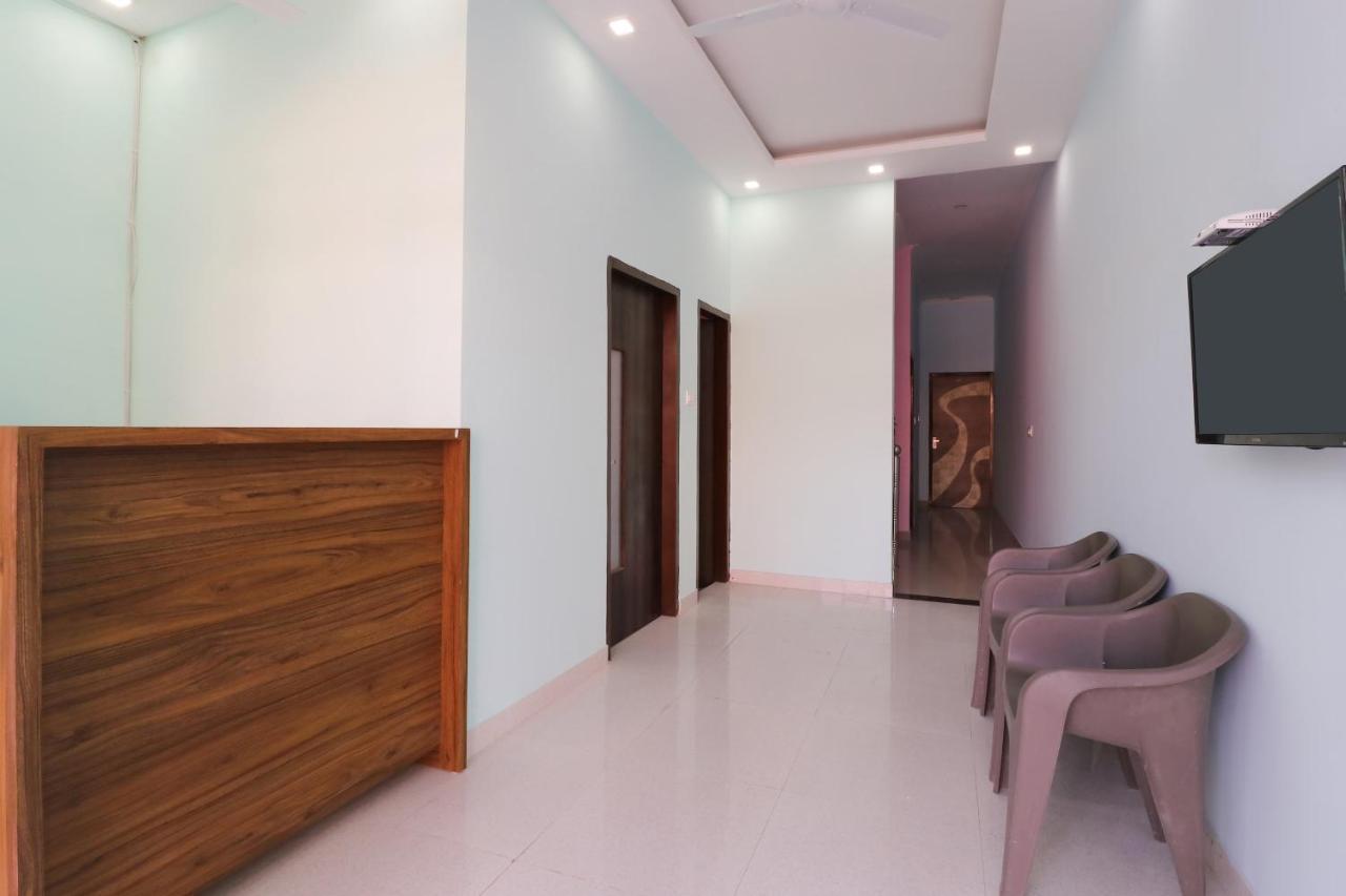 Oyo 64004 Hotel Kartar Zirakpur Esterno foto
