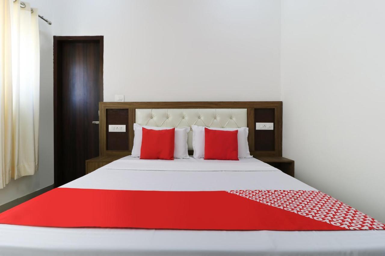Oyo 64004 Hotel Kartar Zirakpur Esterno foto
