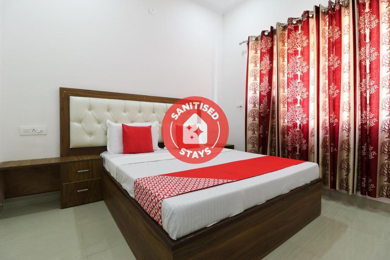 Oyo 64004 Hotel Kartar Zirakpur Esterno foto